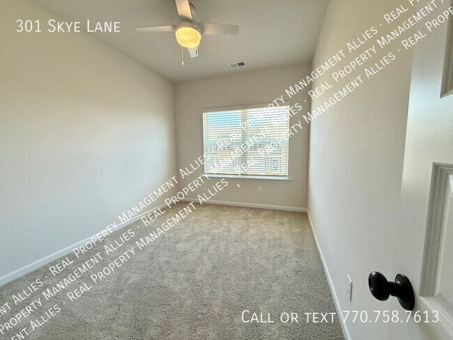 Building Photo - 301 Skye Ln