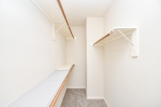 Building Photo - 3126 Clearview Cir
