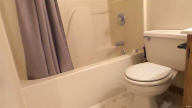 Building Photo - 105 Twin Oaks Dr