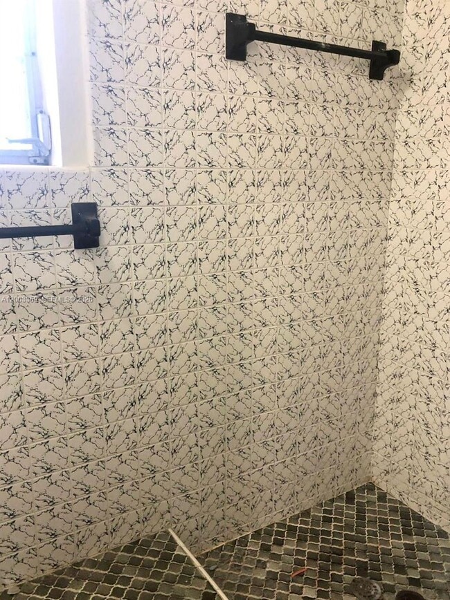 Building Photo - 4900 SW 36th Ct