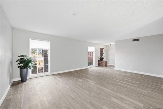 Building Photo - 2195 43rd Ave