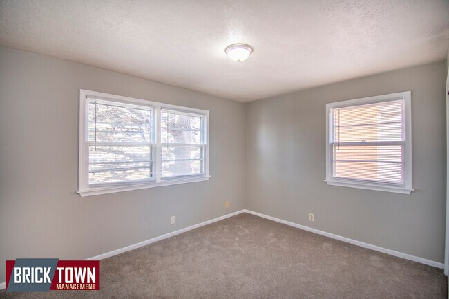 Building Photo - 505 Wilshire Dr