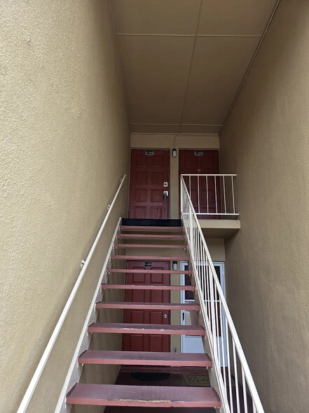 Building Photo - 1000 Lake of the Woods Blvd