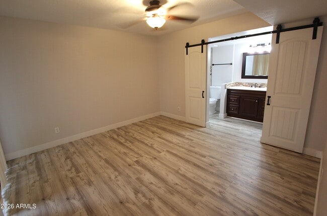 Building Photo - 850 S River Dr