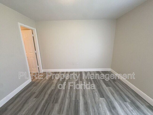 Building Photo - 5485 SE 30th Pl