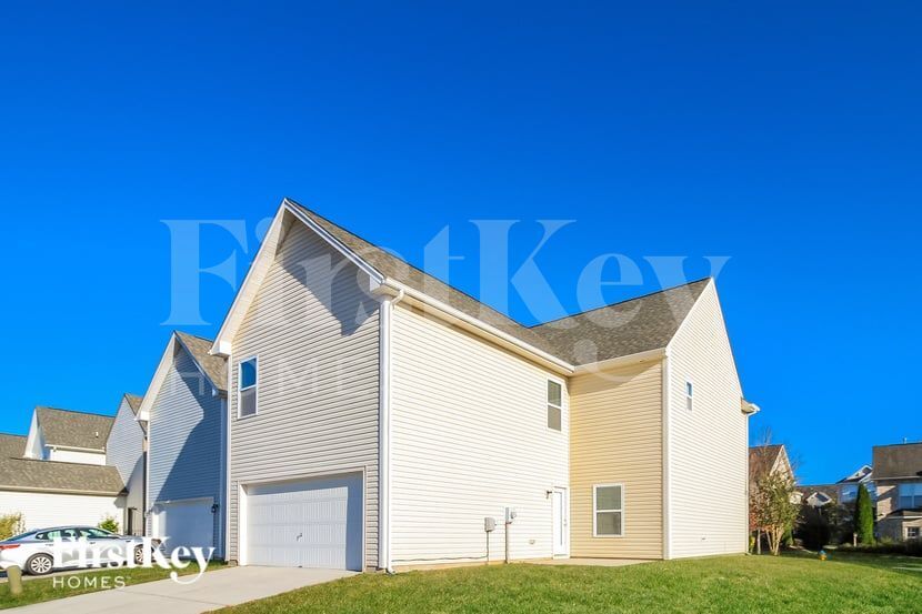 Building Photo - 2456 Autumn Mist Dr