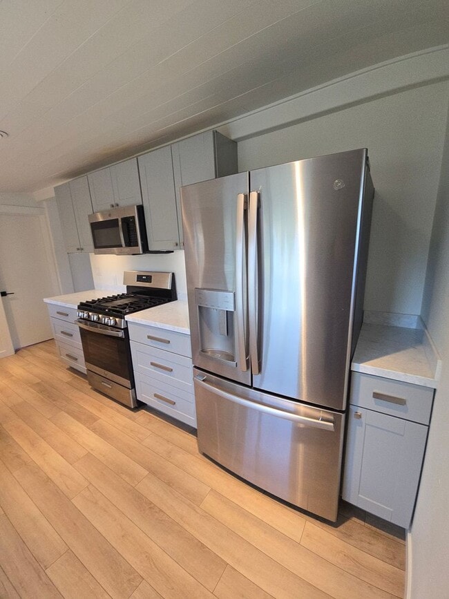 Building Photo - ?PRICE DROP? $300 off 1st months rent?Private & Super Cute 1BR – Prime Bend Location Near Food Carts