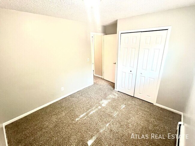 Building Photo - 415 St Vrain Pl