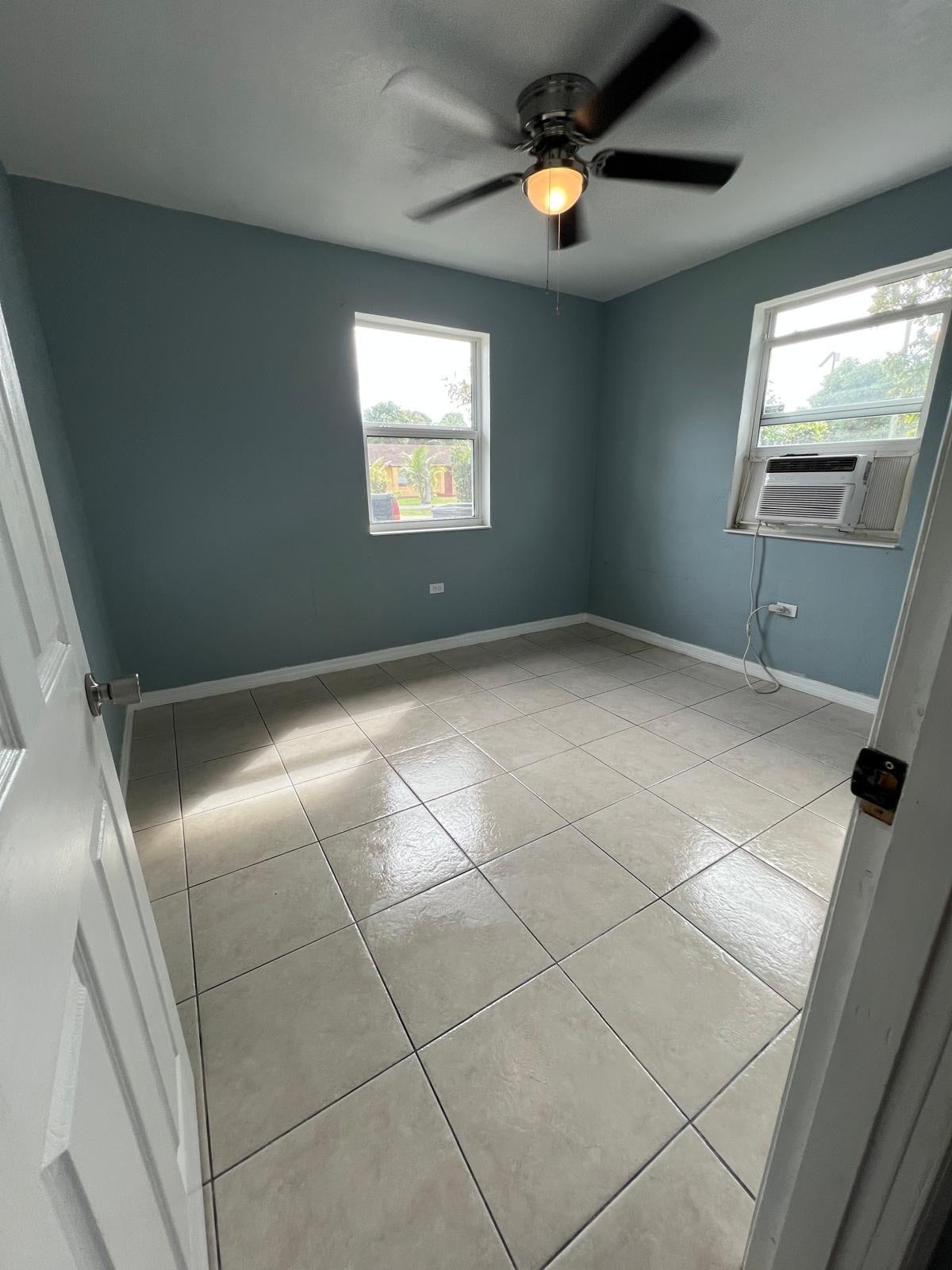 Building Photo - 4643 Myrtle Ln