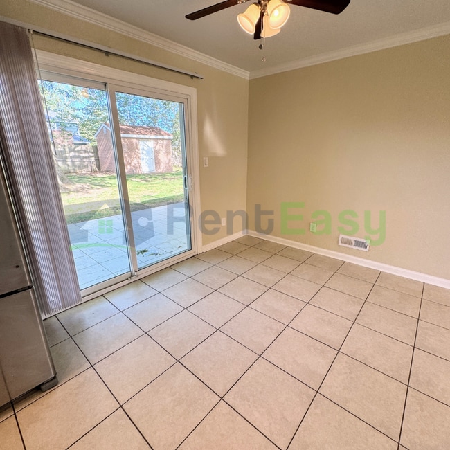 Building Photo - 949 Redwood Cir