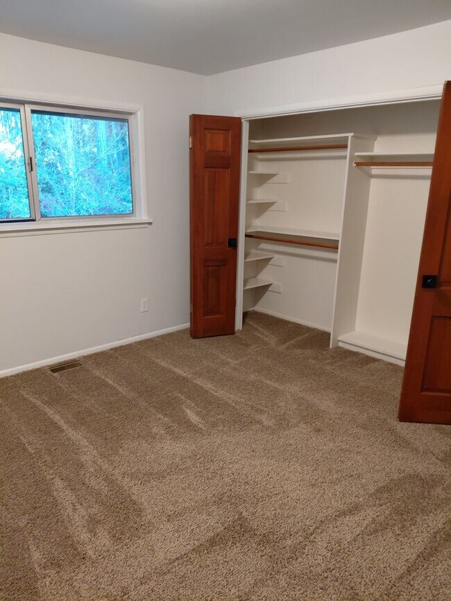 Building Photo - Silverdale Area Home