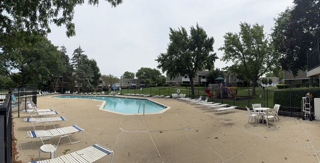 Building Photo - 220 Oak Knoll Ct