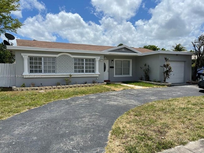 Building Photo - 6812 Doral