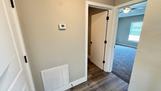 Building Photo - BRAND NEW, STUNNING 3 Bedroom, 2 Bathroom Home in Sebring!!