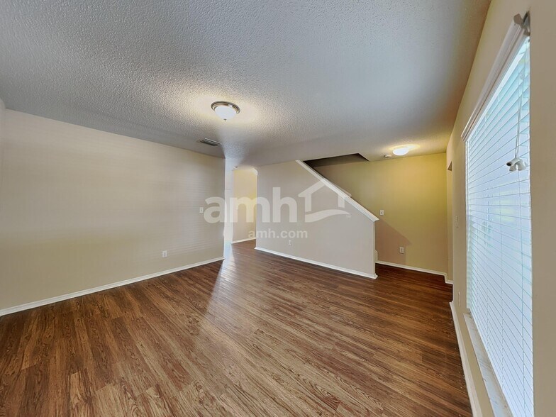 Building Photo - 2050 Harcourt Pl