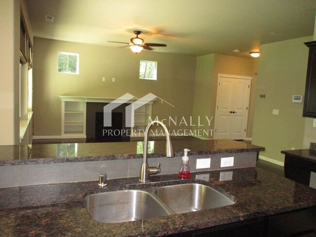 Building Photo - Lovely 4 bedroom 3 bath home in South Kitsap