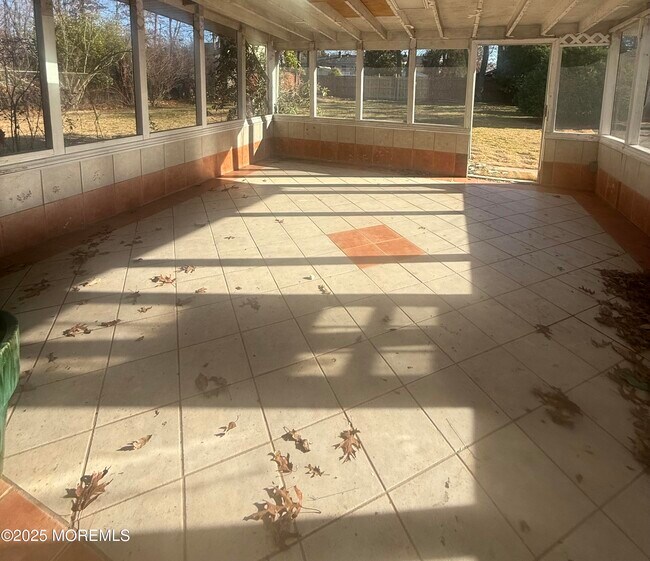 Building Photo - 117 Greymoor Rd