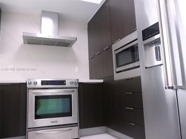 Building Photo - 250 Sunny Isles Blvd