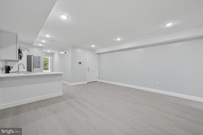 Building Photo - 2405 Ridge Ave