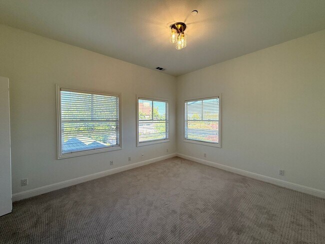 Building Photo - ? Elegant & Expansive Redwood City Home – ...