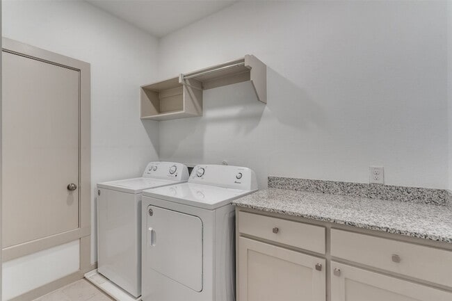 Building Photo - 1423 Lamb Dr