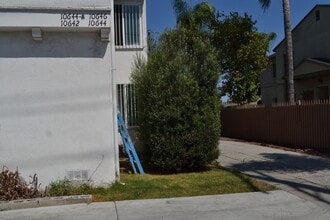 Building Photo - Central Homes