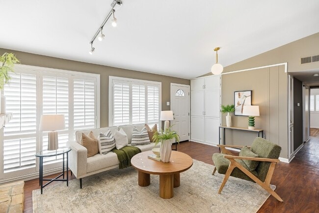 Building Photo - 1001 Coffey Ct