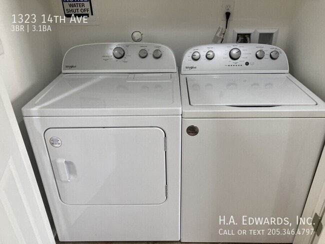 Building Photo - 1323 14th Ave