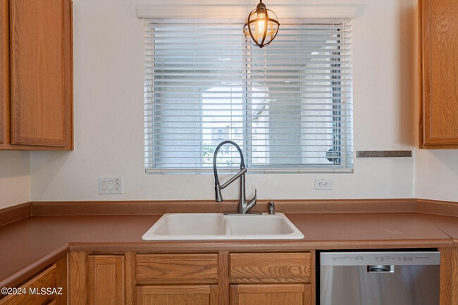 Building Photo - 2790 W Checkerspot Dr