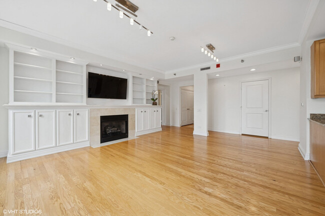 Building Photo - 55 E Erie St
