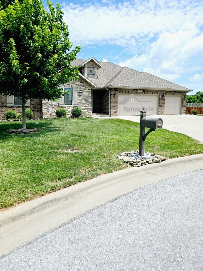 Building Photo - Wild Horse by The Lakes, Executive Home w/ 3 Car Garage