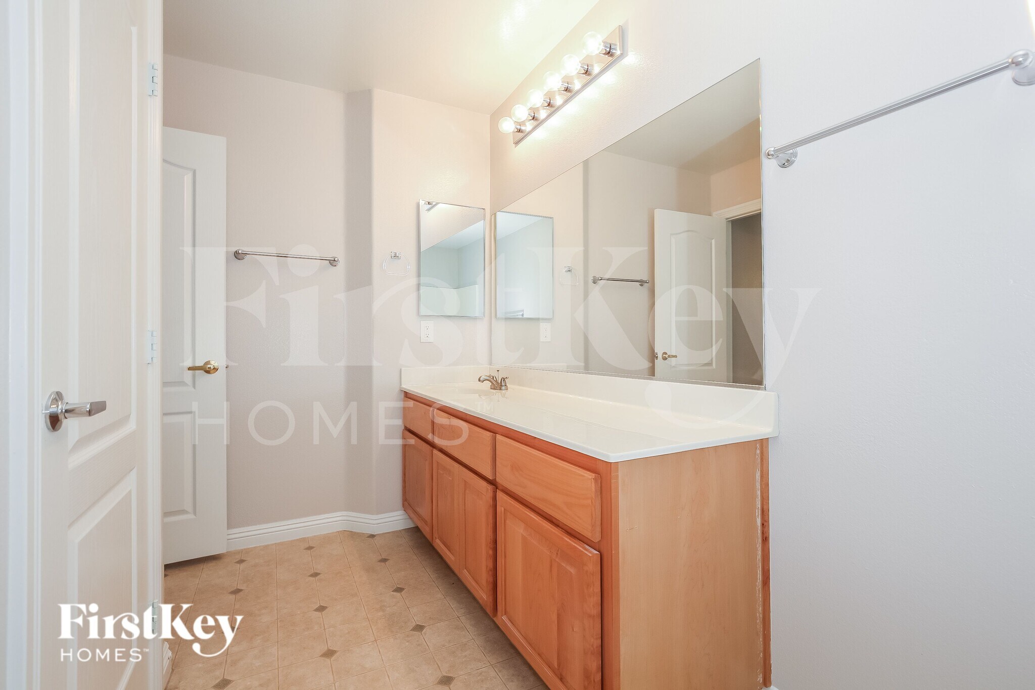 Building Photo - 705 Picasso Picture Ct