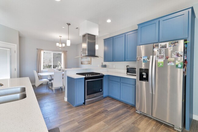 Building Photo - Beautiful 4 Bed 3 Bathroom