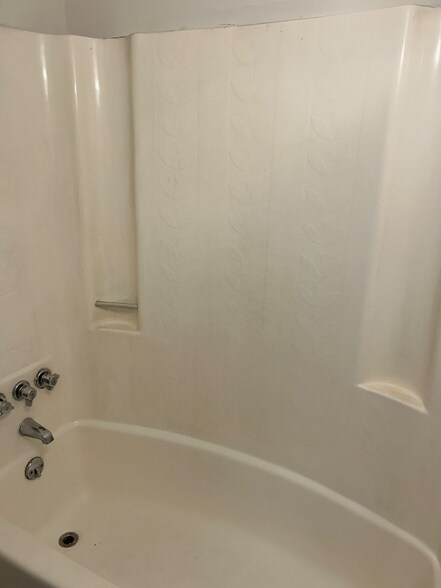 Building Photo - 42 E Pine St