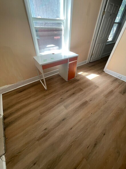 Building Photo - 3215 Summer St