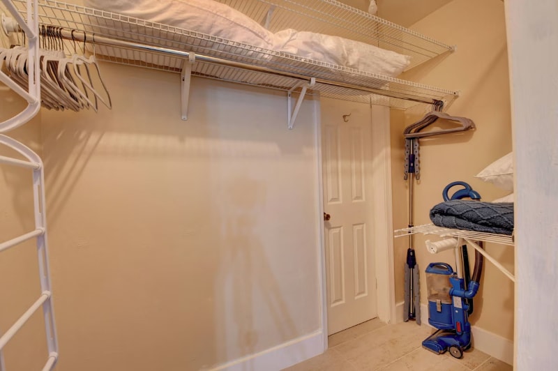 Building Photo - 721 NE 8th Ave