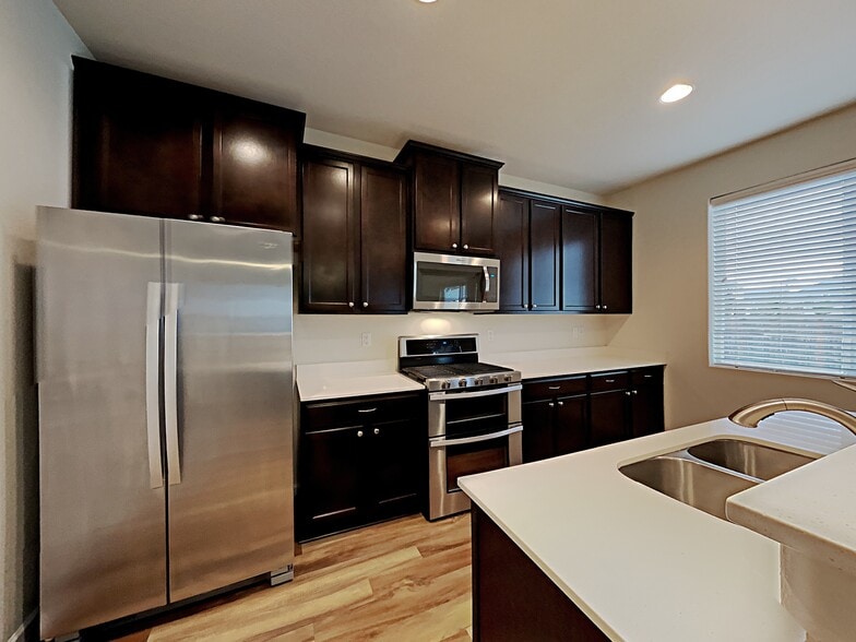 Building Photo - 9011 NE 165th Ave