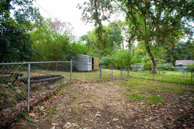 Building Photo - 4 N Meadowcliff Dr