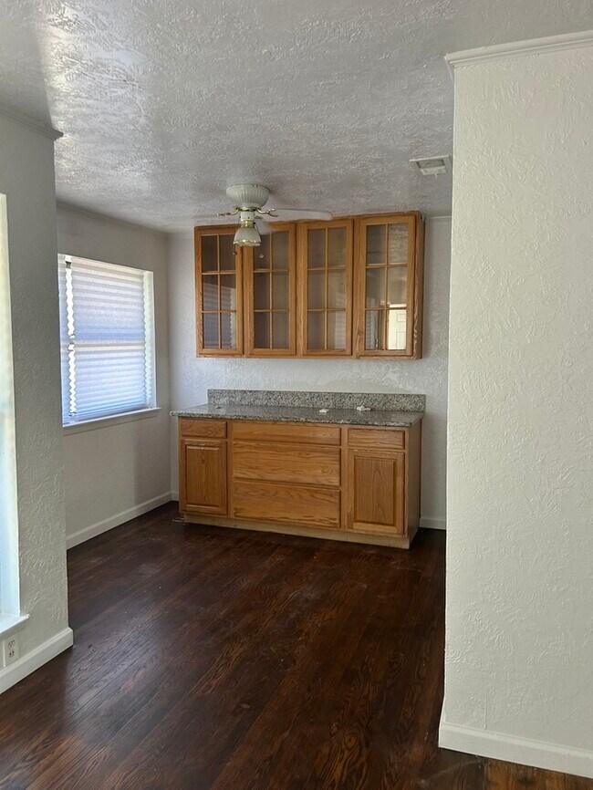 Building Photo - Great Rental in Farmers Branch, TX 75234