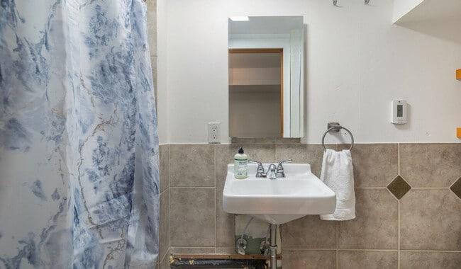 Building Photo - 173 Aloha St