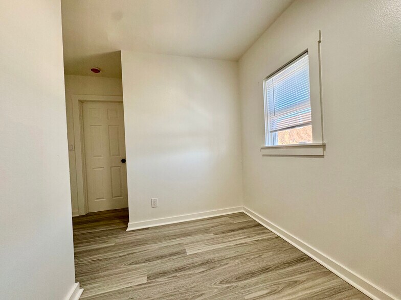 Building Photo - 695 30th St