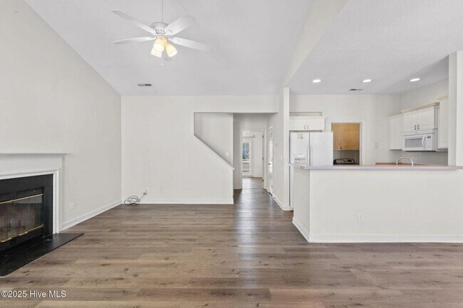 Building Photo - 321 S Kerr Ave