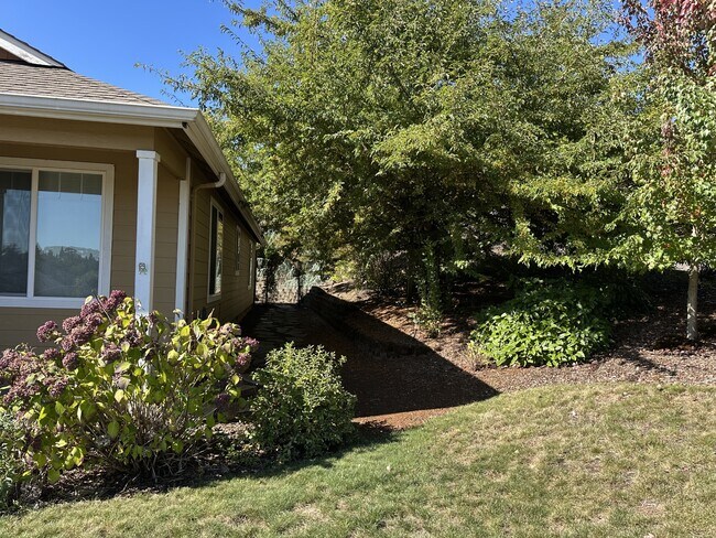 Building Photo - 6913 Owl Dr SE