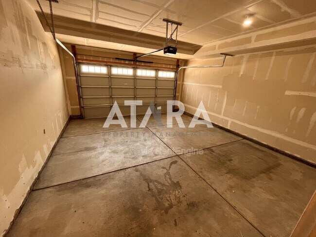 Building Photo - 5011 N Marble Fox Way