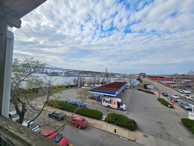 Building Photo - 464 Meridian St