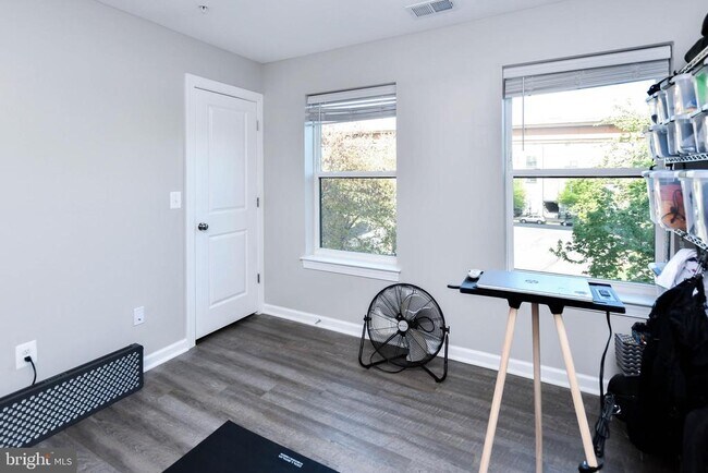 Building Photo - 5692 Stephanie Tessa Way