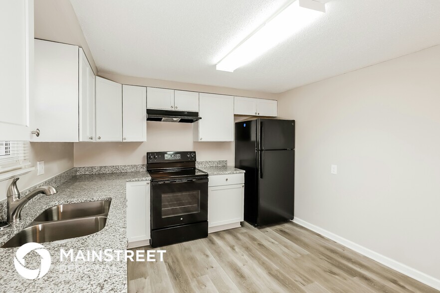 Building Photo - 4037 N Spruce Ave