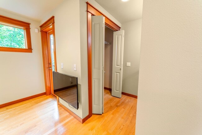 Building Photo - Beautiful 2BR/1.5BA Corner Townhome in the...