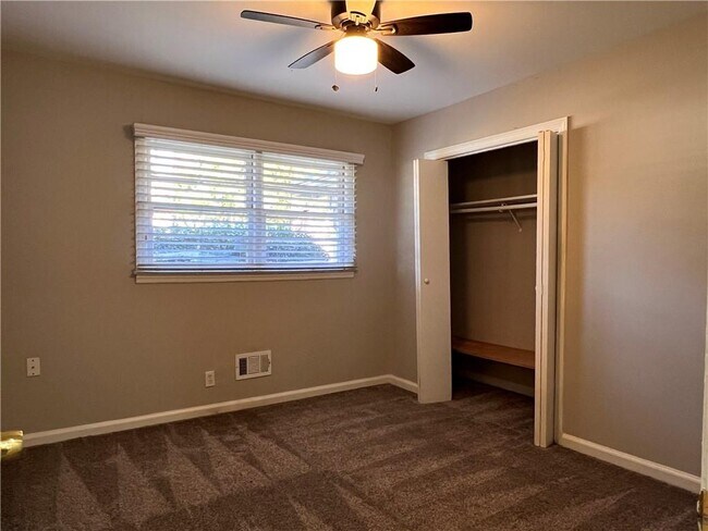 Building Photo - 2047 Panstone Ct SW