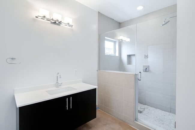 Building Photo - Spacious 3 Bedroom Home in Fishtown